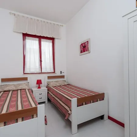 Apartment Casamare Leopardi